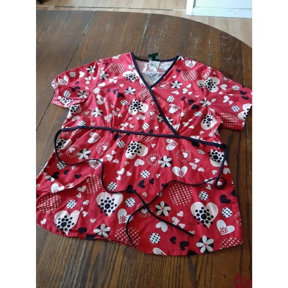 Medium Cottonality Red Black Heart Short Sleeve VNeck Cotton Scrub Top Shirt